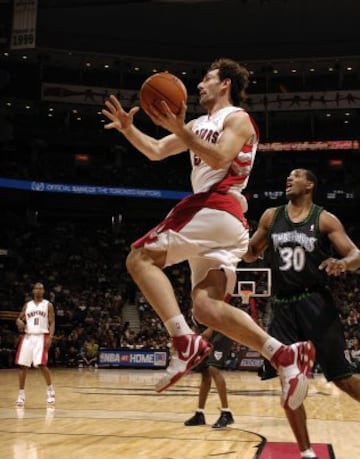 Jorge Garbajosa inició su carrera profesional en el TAU (1994-00). También militó en el Benetton Treviso (2000-04), Unicaja Málaga (2004-06 y 2011-12), Toronto Raptors (2006-08), Real Madrid (2008-09) y en el BC Khimki Moscú (2009-11). En su haber tiene, 