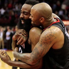 Lo nunca visto en la NBA: James Harden hace historia (¡60+10+11!)