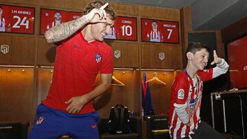 Griezmann y Manu celebraron un gol del Atlético en el vestuario.