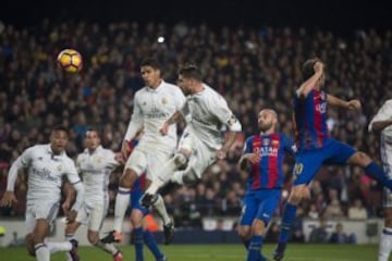 Hablar de Ramos, es hablar de un don, pese a que el de Camas ha estado discutido en muchas facetas de sus juego, lo que le convierte en uno de los centrales más valorados del panorama internacional es el juego aéreo. Su maestría cada vez que conecta el balón con la cabeza. El central siempre aparece en el momento oportuno, como un milagro. Esta temporada, suma cinco tantos de cabeza, dos de ellos decisivos en el descuento ante el Barça en el Clásico (1-1) y ante el Deportivo en el Bernabéu(3-2).