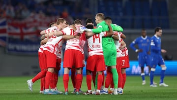 LEIPZIG, GERMANY - APRIL 28: RB Leipzig players enter a huddle prior to the UEFA Europa League Semi Final Leg One match between RB Leipzig and Rangers at Football Arena Leipzig on April 28, 2022 in Leipzig, Germany. (Photo by Maja Hitij/Getty Images)