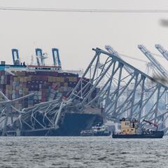 How big is the crane that is lifting the wreckage from the Baltimore bridge collapse?