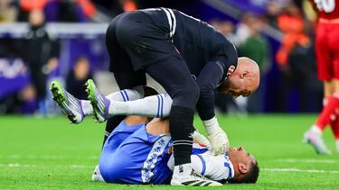 Dmitrovic, paradones para Tea: “Tuve que dormir en otro cuarto”