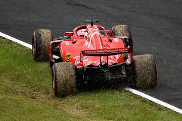 Sebastian Vettel se fue al césped durante un tramo de la califiación del Gran Premio de Japón. 