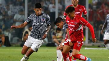 Futbol, Colo Colo vs Nublense.
Fecha 3, campeonato Nacional 2023.
El jugador de Colo Colo Esteban Pavez, izquierda, disputa el balon contra Alex Valdes de Nublense durante el partido de primera division disputado en el estadio Monumental en Santiago, Chile.
13/02/2023
Jonnathan Oyarzun/Photosport
Football, Colo Colo vs Nublense.
3nd turn, 2023 National Championship.
Colo Colo's player Esteban Pavez, left, vies the ball against Alex Valdes of Nublense during the first division match at the Monumental stadium in Santiago, Chile.
13/02/2023
Jonnathan Oyarzun/Photosport