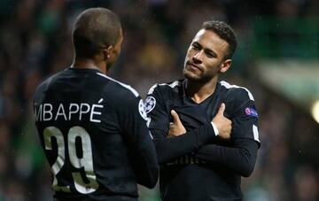 Kylian Mbappe of PSG celebrates his goal with Neymar Jr (right) during the UEFA Champions League match between Celtic Glasgow and Paris Saint Germain (PSG) at Celtic Park on September 12, 2017 in Glasgow, Scotland. (Photo by Jean Catuffe/Getty Images)