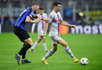 Milan Skriniar y Robert Lewandowski.