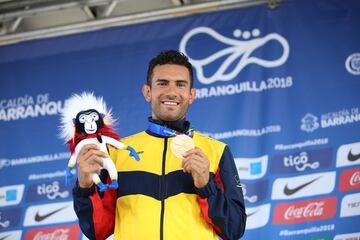 Atleta colombiano de 27 años. Fue medalla de oro en marcha atlética de 20 km en el Mundial de Londres 2017. 
Participó en los Olímpicos de Londres 2012. 