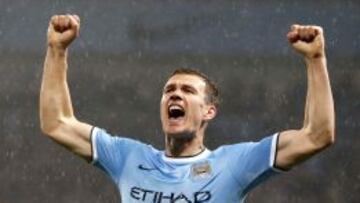 Dzeko hizo los dos primeros del City.