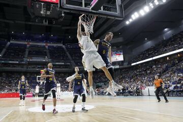 Jaycee Carroll cayó de espaldas tras una dura falta de Rafa Luz.