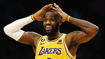 El alero de Los Angeles Lakers está considerado como un inversor de éxito, en este último año sus ingresos fuera de las canchas (75 millones de dólares) ha superado a su salario como jugador de 44,5 millones de dólares.
