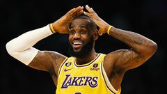 El alero de Los Angeles Lakers está considerado como un inversor de éxito, en este último año sus ingresos fuera de las canchas (75 millones de dólares) ha superado a su salario como jugador de 44,5 millones de dólares.