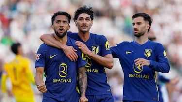 Cardoso felicita a Nico González tras su gol ante el Elche.