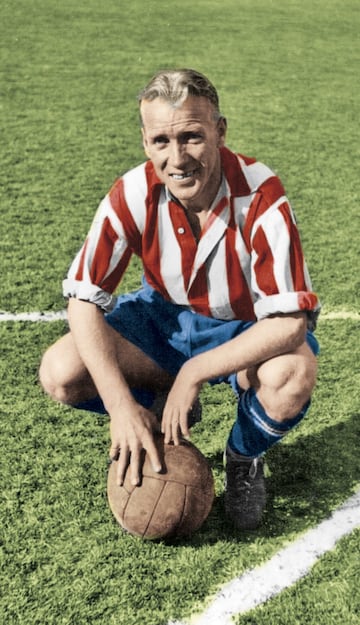 El sueco jugó durante cuatro temporadas en el Atlético, desde 1949 a 1953. Rubio y de pequeña estatura (163 centímetros) le costó adaptarse al fútbol español, pero cuando lo hizo fue para encandilar a la afición del Atlético. Llegó a un equipo en el que estaban Juncosa, Ben Barek, Silva y Escudero. Se ganó a la hinchada del Metropolitano. Fino, habilidoso, trabajador, se movía como una ardilla en el campo. Jugó 102 partidos y marcó 36 goles. Ganó dos Ligas y una Copa Eva Duarte. Fue uno de los integrantes de la delantera de cristal.