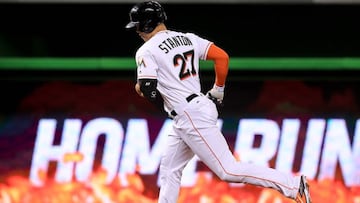 Se esperaba a Giancarlo Stanton y el pegador de los Marlins apareció en el partido contra los Chicago Cubs.
