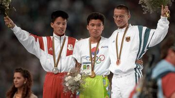 El trio de ganadores del marat&oacute;n de Barcelona 92.