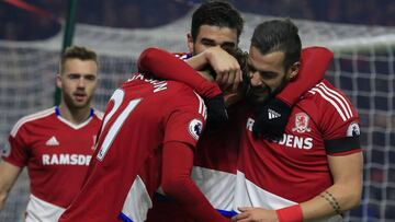 Los del Middlesbrough celebran el gol de Gast&oacute;n.