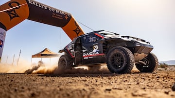 Nasser Al Attiyah, con el Dacia en el Rally de Marruecos.