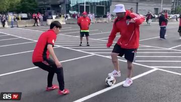 La habilidad del asiático ya es viral en redes.