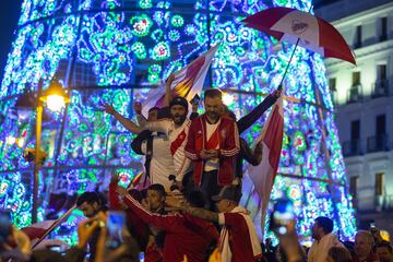 Los hinchas de River se concentraron en la Puerta del Sol antes del partido de mañana.