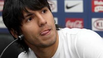 El agente de Agüero niega contactos con United e Inter