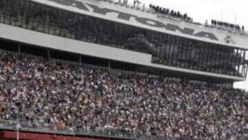 <b>NADIE SE LO QUERÍA PERDER. </b>Las gradas de Daytona estaban completamente repletas en el momento en el que se dio la salida de la 51 edición de las 500 Millas.
