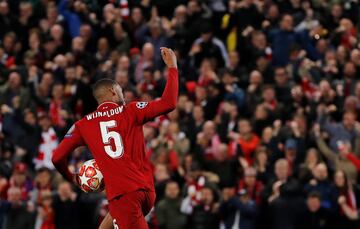 2-0. Georginio Wijnaldum celebró el segundo gol.