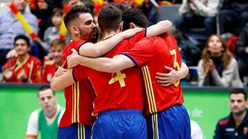Una España conformista bate a la débil Montenegro (5-0)