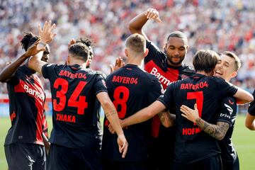  Players of Leverkusen celebrate a goal during the German Bundesliga soccer match 