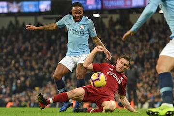 Raheem Sterling con James Milner.