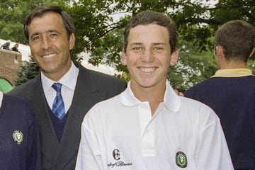 Un Sergio García, muy joven, con Severiano Ballesteros detrás.