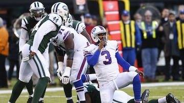 EAST RUTHERFORD, NJ - JANUARY 01: EJ Manuel #3 of the Buffalo Bills gets back to his feet after a fumble against the New York Jets at MetLife Stadium on January 1, 2017 in East Rutherford, New Jersey.   Jeff Zelevansky/Getty Images/AFP
 == FOR NEWSPAPERS, INTERNET, TELCOS &amp; TELEVISION USE ONLY ==