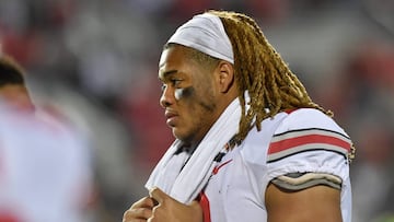 El defensivo de Ohio State luce como el segundo jugador m&aacute;s atractivo del draft pero no podr&aacute; ser visto en las pr&aacute;cticas organizadas por la liga.