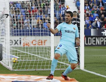 Luis Suárez celebra el 0-2.