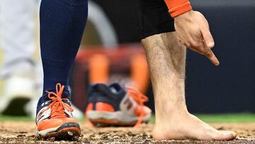 SAN DIEGO, CA - SEPTEMBER 17: Jose Altuve #27 of the Houston Astros points to his foot after grounding out during the ninth inning of a baseball game against the San Diego Padres, September 17, 2024 at Petco Park in San Diego, California. Denis Poroy/Getty Images/AFP (Photo by DENIS POROY / GETTY IMAGES NORTH AMERICA / Getty Images via AFP)