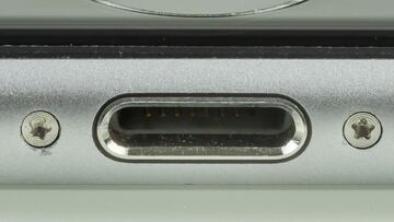 iPhone 6s - Lightning connector with pentalobe screws