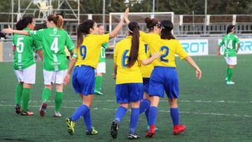 El Cádiz femenino celebra un gol.