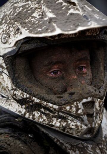 Muchos aficionados al motocross no quisieron perderse esta embarrada carrera de resistencia de tres horas en el suroeste de Inglaterra.