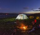 Los gadgets que no te pueden faltar si vas de camping