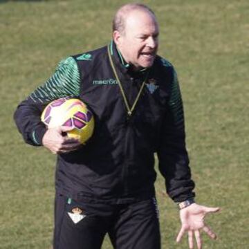 Pepe Mel llega con el Betis lanzado y busca romper la racha del Sporting.