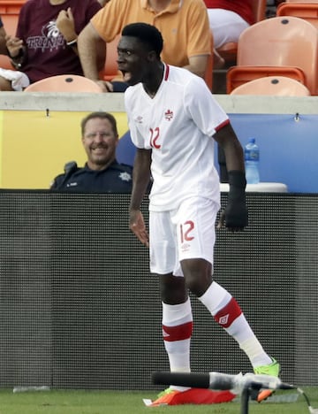 A pesar de su juventud, 16 años, Alphonso Davies terminó la fase de grupos como el máximo goleador del torneo junto a Kevin Parsemain.