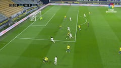 La exquisitez de zurda de Benzema... ¡Sobre 5 rivales!