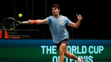 El tenista español Carlos Alcaraz en pista.