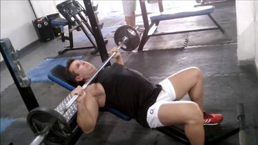 Saca a relucir tus pectorales con estos 3 ejercicios infalibles