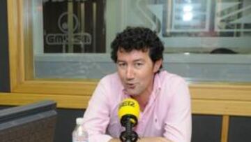 <b>DISTENDIDO. </b>Mandiá se mostró relajado durante su intervención de ayer en la Cadena SER para analizar la actualidad del Tenerife.