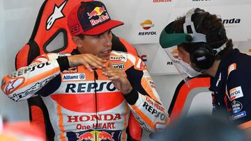 Márquez con su jefe de mecánicos, Santi Hernández