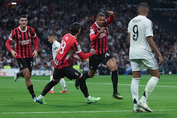 0-1. Malick Thiaw celebra el primer tanto del conjunto rossonero.