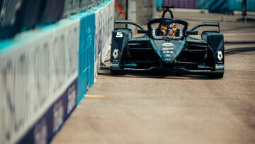 Vandoorne con el Mercedes en Berlín.