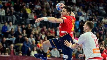 Las selecciones nacionales de balonmano de Espa?a y Serbia en el Torneo Internacional.