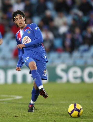 Vistió la camiseta del Getafe desde 2009 al 2011.